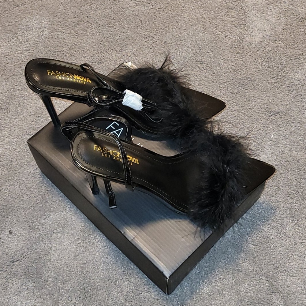 Feather ankle strap shoes